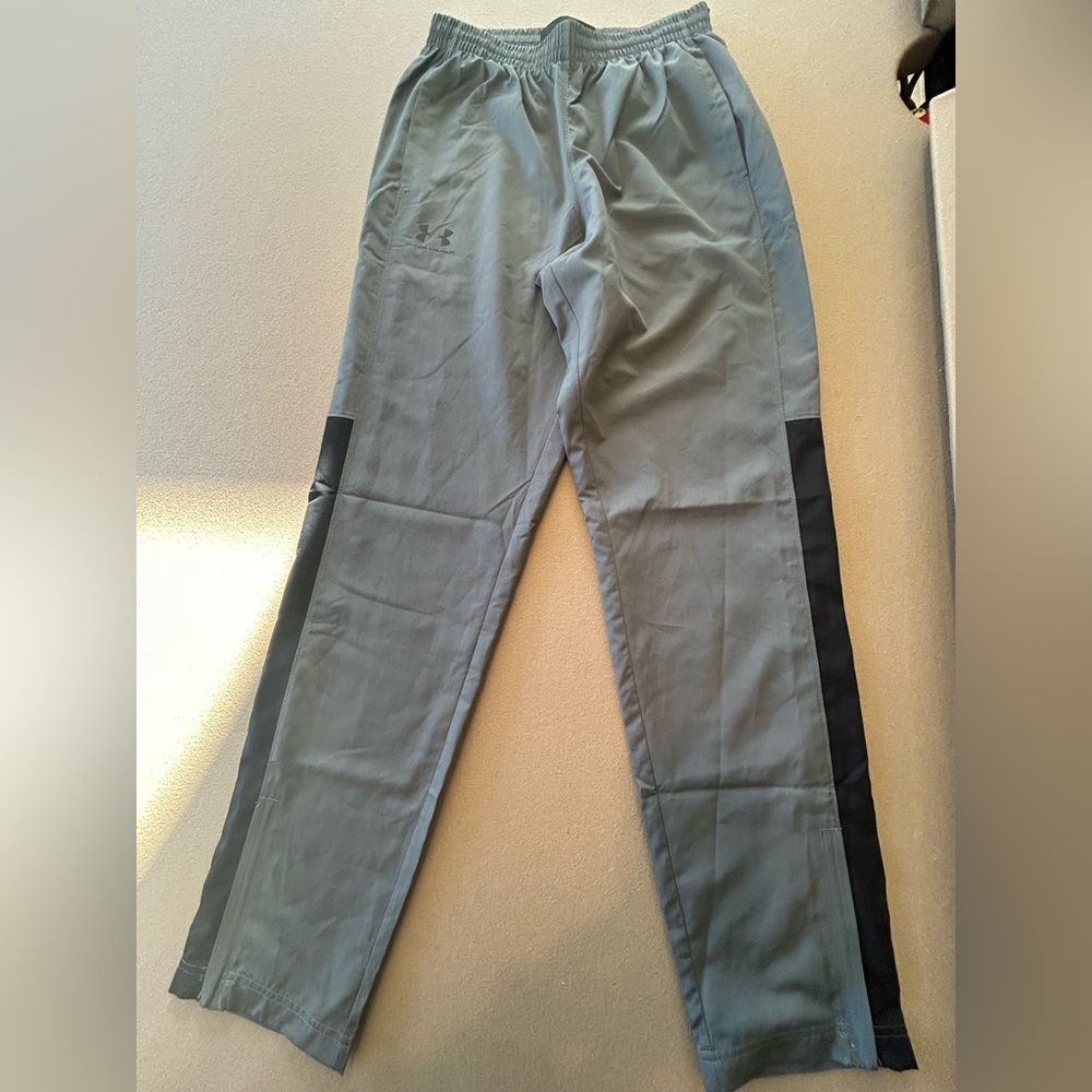Under Armour Men's Straight Leg Gray workout pants with Black Accents​